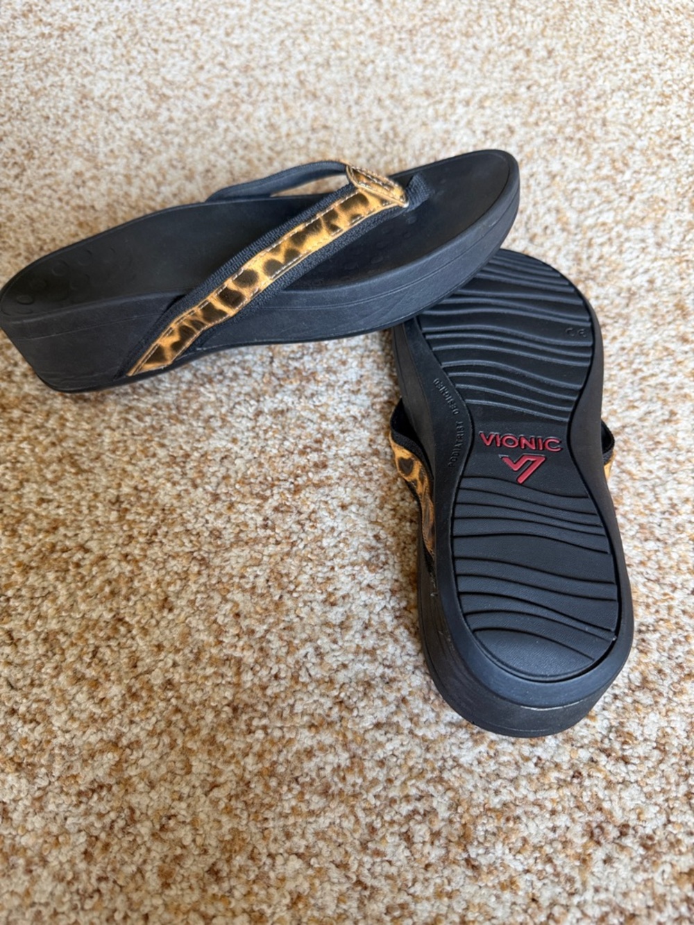 Ladies Size 8 Vionic Tide sandals